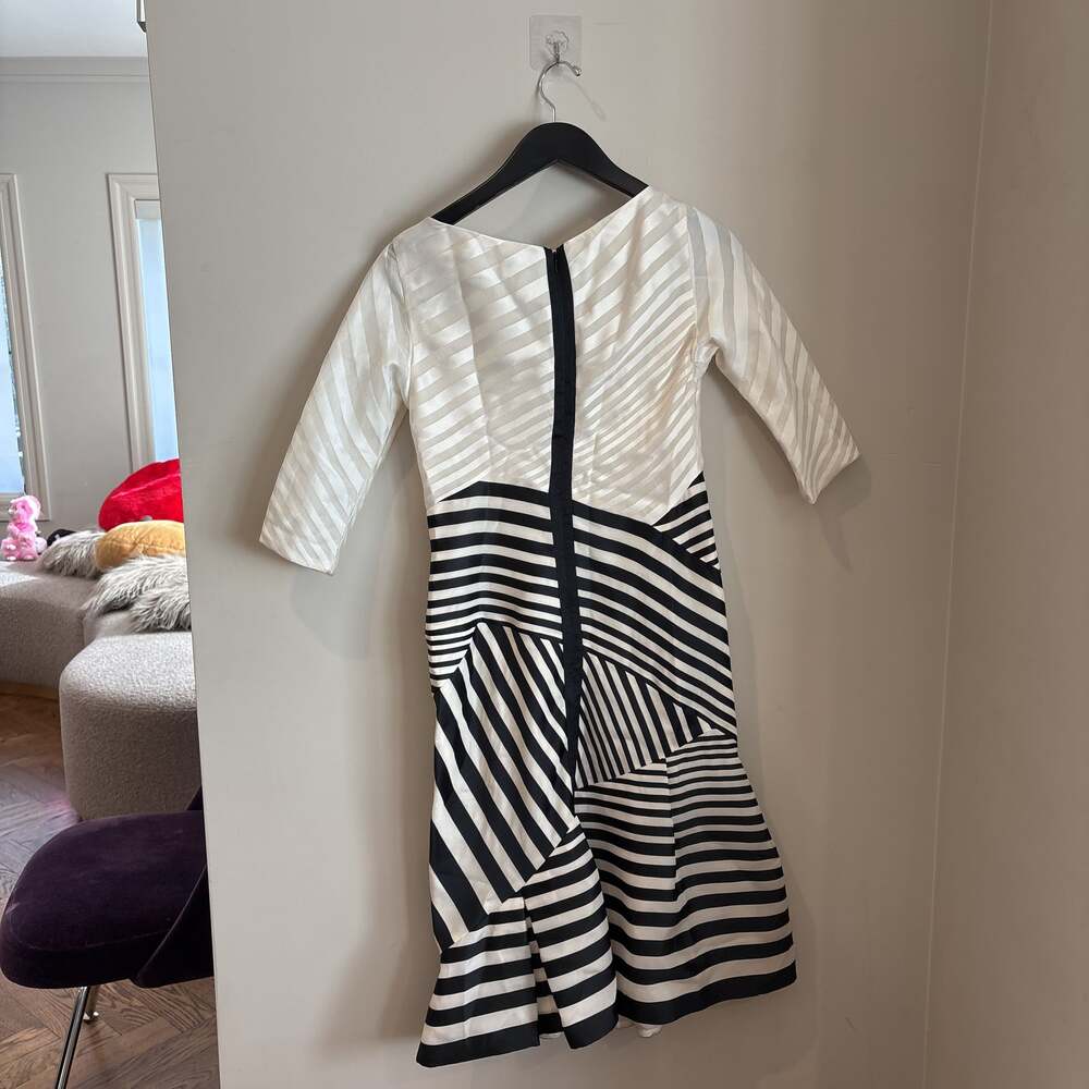 J. Mendel Cream and Black Striped Asymmetrical Midi Dress size 6 - Picture 6 of 6